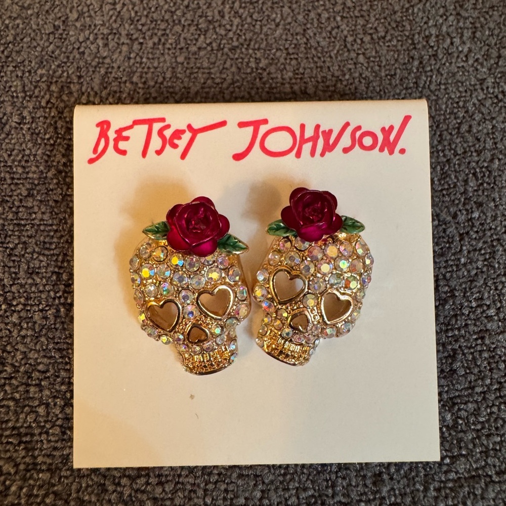 NBW Betsy Johnson Sugar skull rose earrings